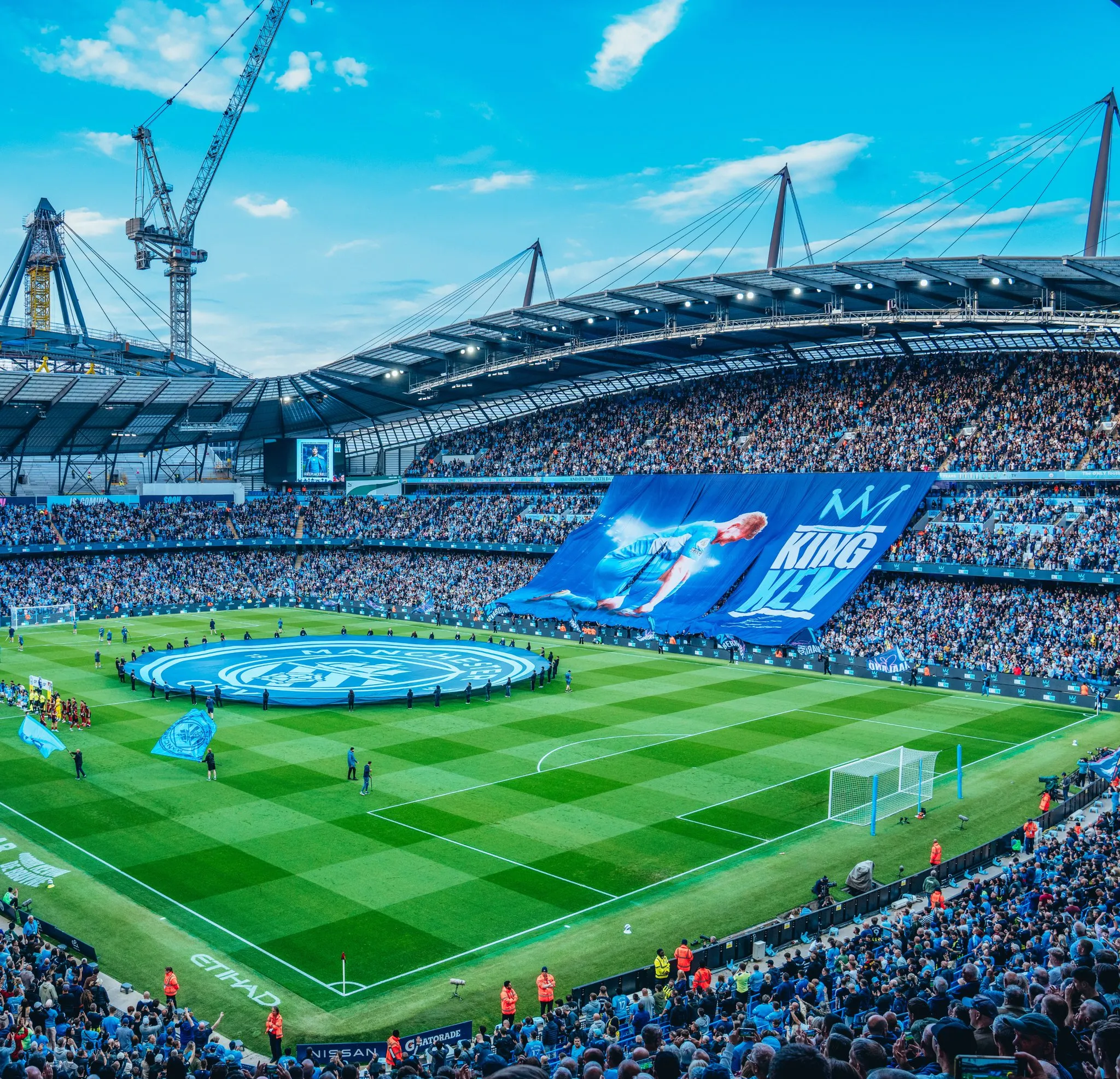 包含水晶宫宣布签约新中场，强化中场实力的词条