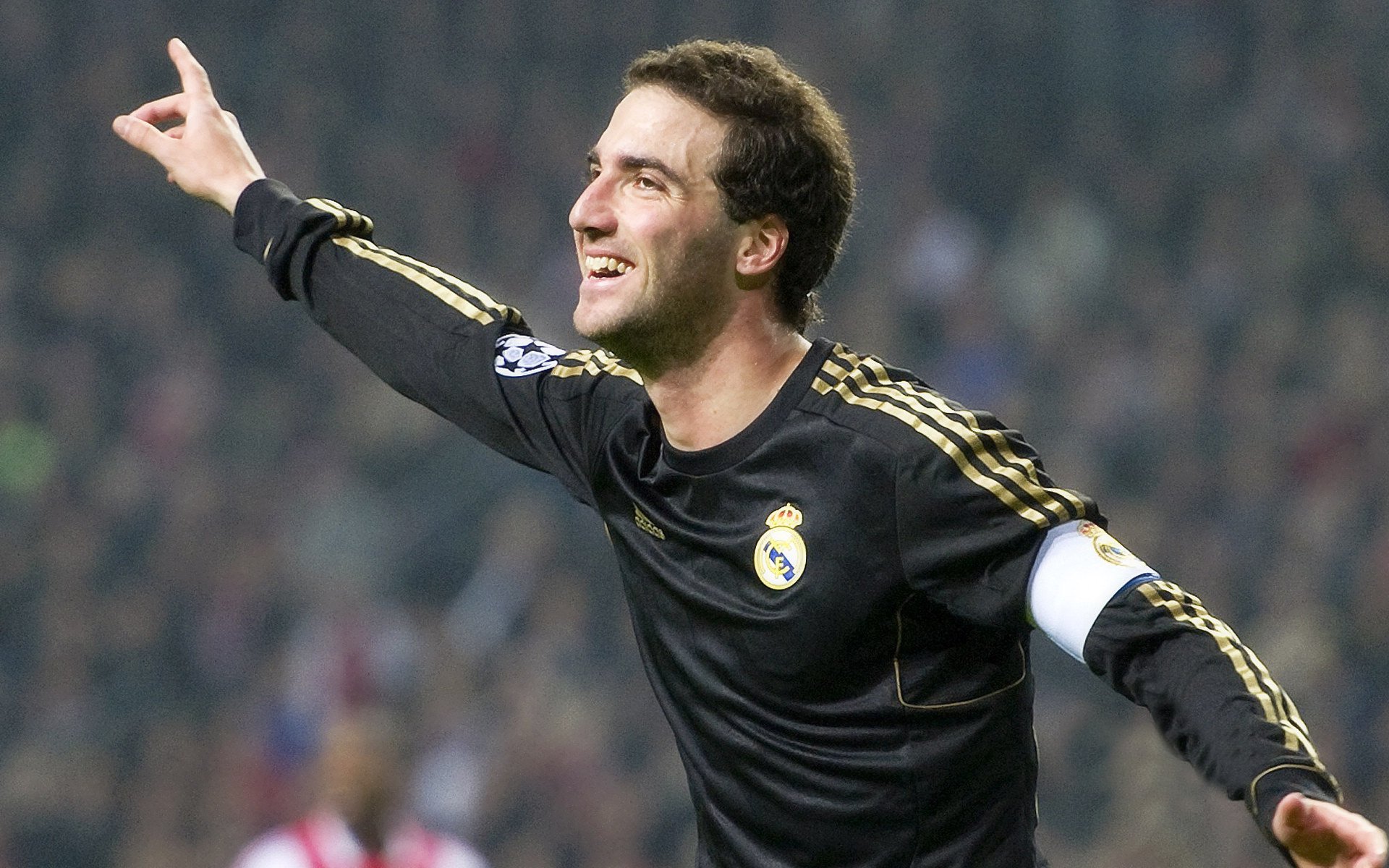 多特蒙德单节狂飙奠定胜局，坎特里程碑之夜闪耀欧洲