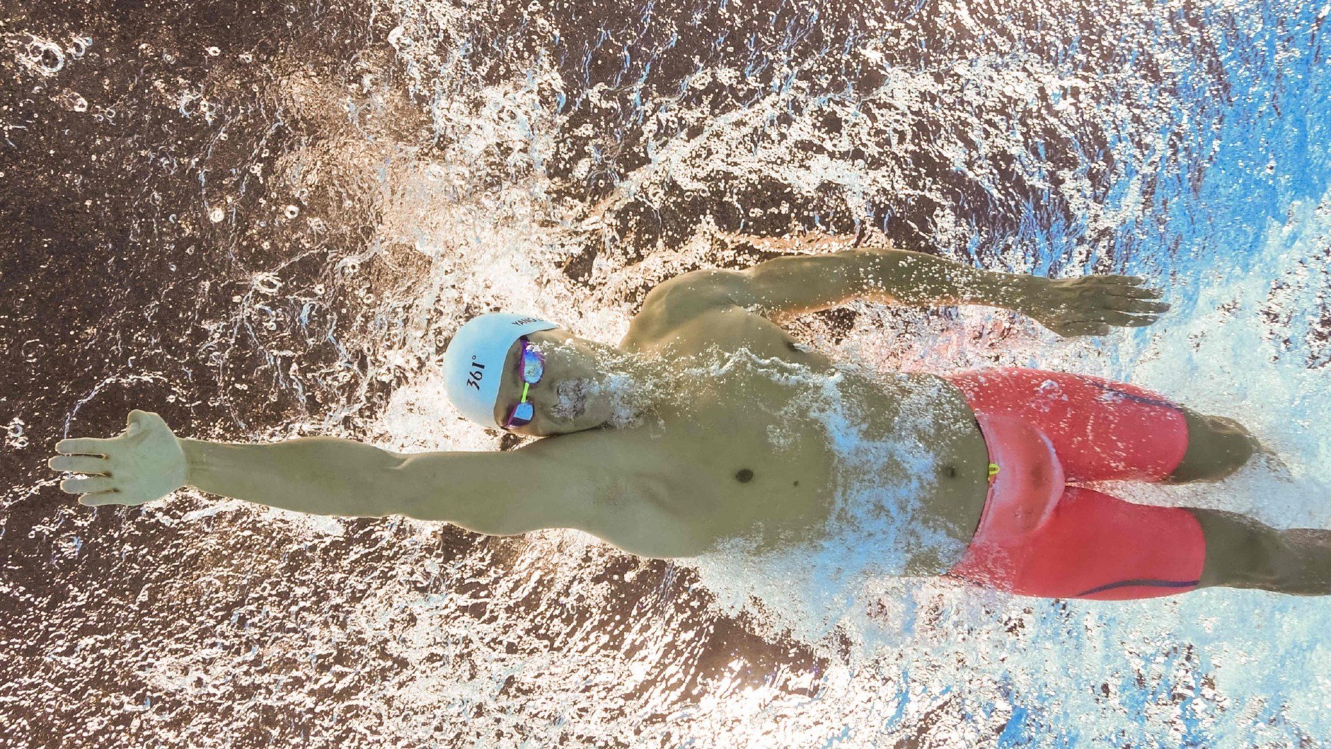 米切尔独舞夜空，火箭对阵上海队，个人能力诠释篮球艺术