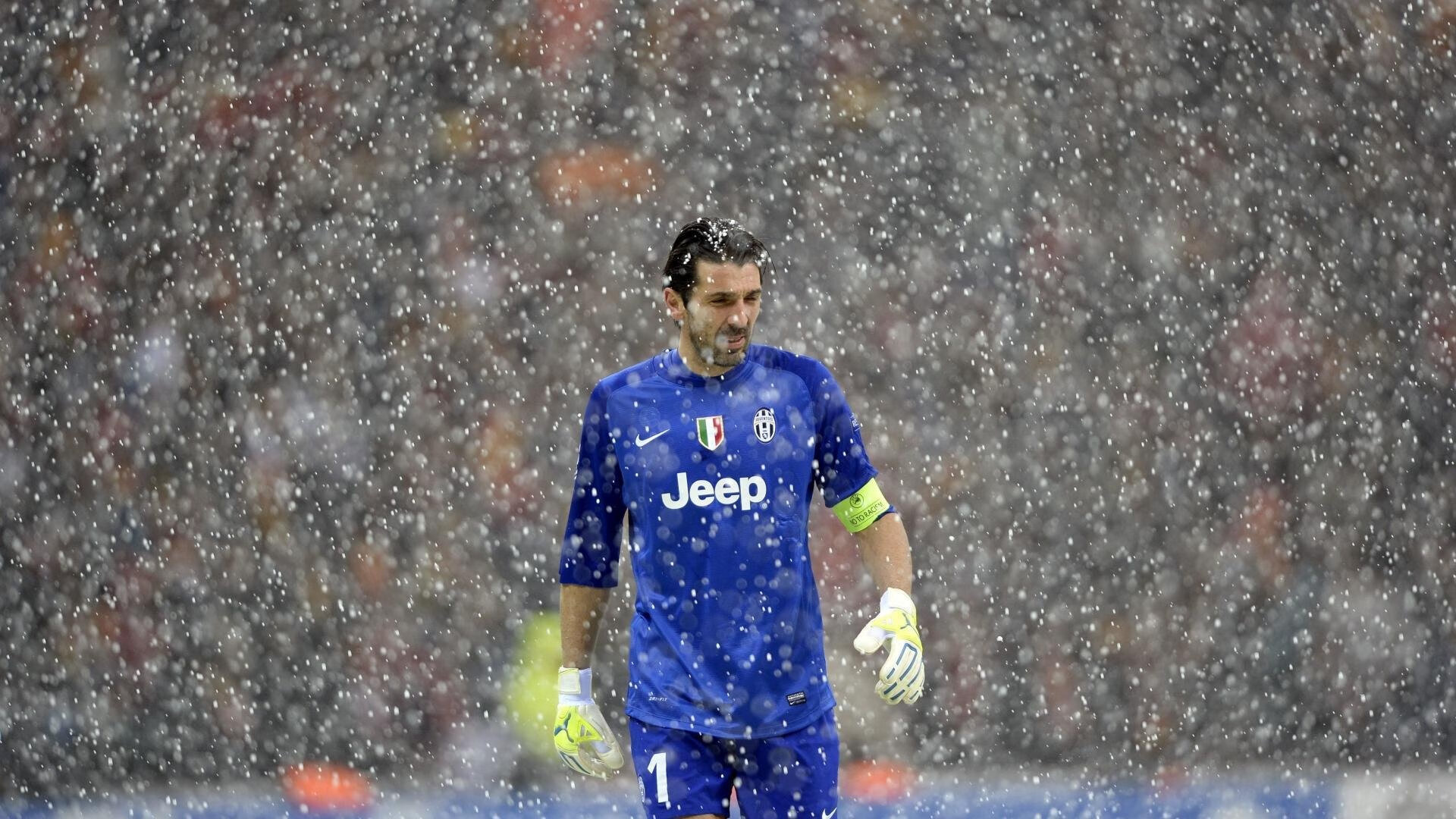 绿茵场上的绝对主宰，莱万改写比赛剧本，伊朗铁骑碾压阿尔及利亚启示录