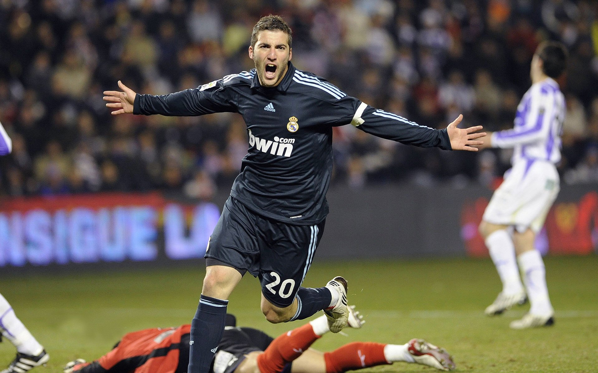 开云下载-永恒之城奇迹夜，蒂亚戈的魔法与罗马的史诗逆转